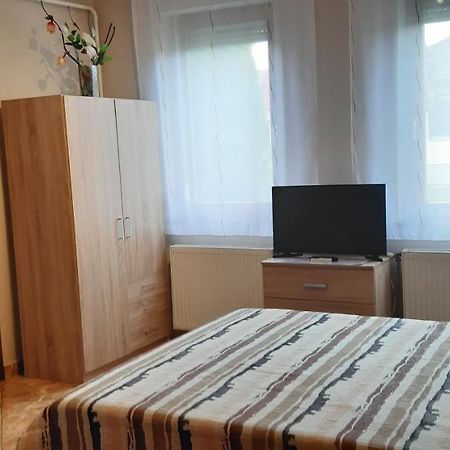 Flora Apartman Gyula Exterior foto